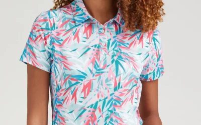aeria-printed-polo-tropic-retreat-lifestyle-detail-p93782